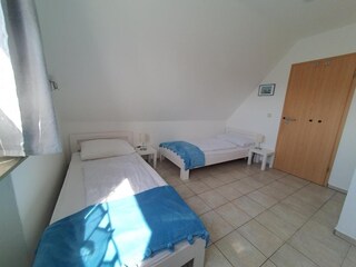 Schlafzimmer 2