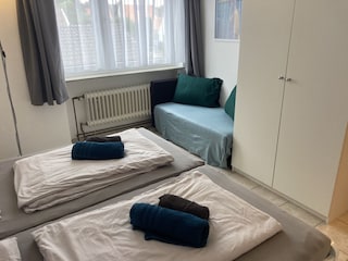 Schlafzimmer 1