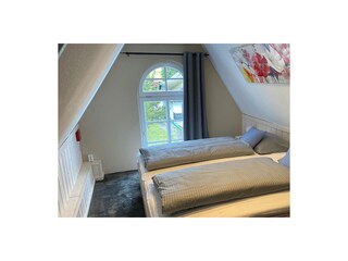 Schlafzimmer 5