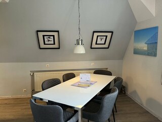 Wohn-/Essbereich mit offener Küche