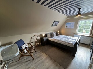 Schlafzimmer 1