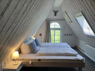 Schlafzimmer 4