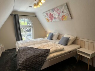 Schlafzimmer 5