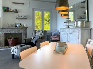 Wohnzimmer mit Esstisch