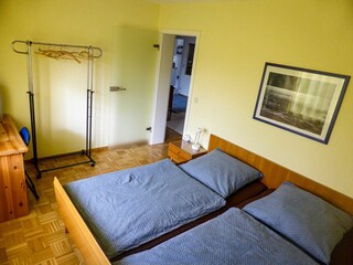Schlafzimmer mit Doppelbett