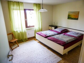 Schlafzimmer mit Doppelbett