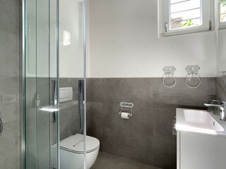 Badezimmer mit Dusche