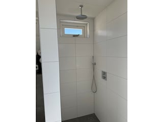 Dusche mit Thermostathahn