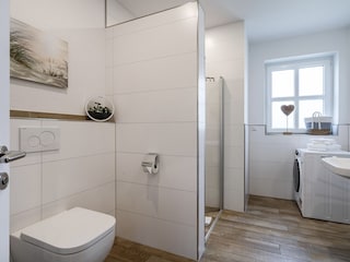 Tageslichtbad mit ebenerdiger Dusche, Beispielbild baug