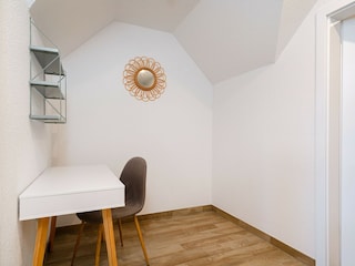 Schreibtisch im Obergeschoss