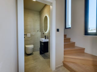 separates WC