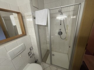 Ebenerdige große Dusche