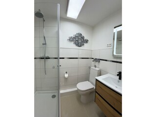 Badezimmer mit Dusche