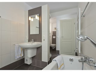 Badezimmer mit Badewanne