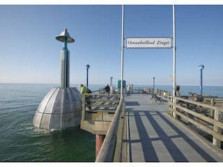 Seebrücke Zingst mit Tauchgondel