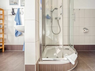 Badezimmer mit Dusche