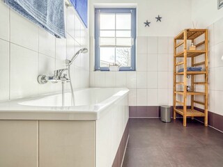 Badezimmer mt Badewanne