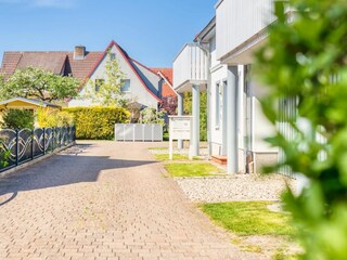 Aussenansicht mit Zufahrt