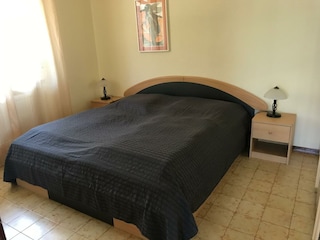 Schlafzimmer 1