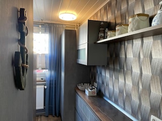 Küche mit Kühlschrank