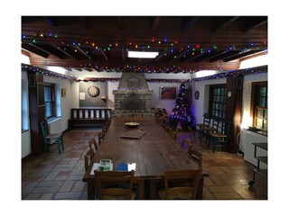 Großes Esszimmer mit Kamin