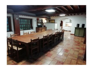 Großes Esszimmer mit Kamin