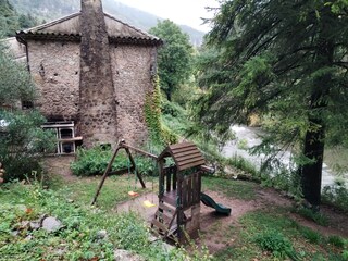 Blick auf das Ferienhaus in natürlicher Umgebung