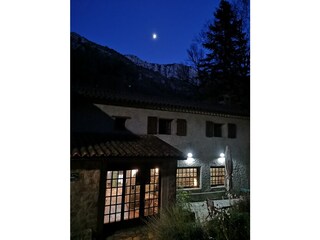 Blick auf das Ferienhaus in natürlicher Umgebung
