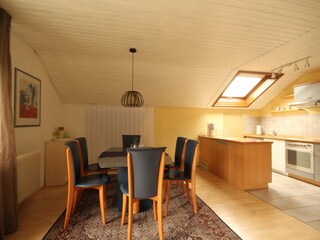 Esszimmer mit offener Küche