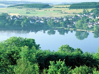 Ferienwohnung Seeblick, der Ort und See