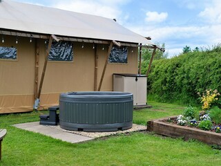 Farmhouse Trowbridge Outdoor Recording 9