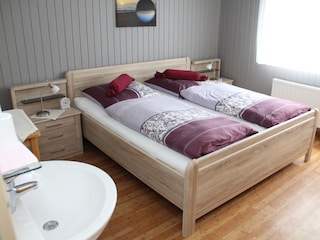 Schlafzimmer 1