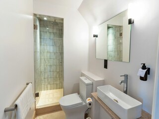 Holiday house Cheltenham Features 24