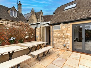 Holiday house Cheltenham Outdoor Recording 10