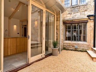 Holiday house Cheltenham Outdoor Recording 10