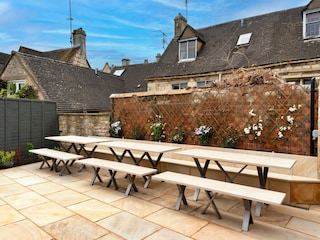 Holiday house Cheltenham Outdoor Recording 2