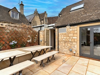 Holiday house Cheltenham Outdoor Recording 13