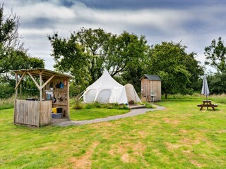 Chalet Ilfracombe Outdoor Recording 3