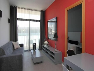 Apartment La Pineda Features 28