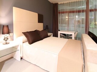 Apartment La Pineda Features 22