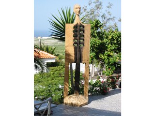 Finca La Puerta de Alcalá: Bernd Skulptur Raucherlunge