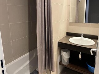 Apartment Gaillagos Features 16