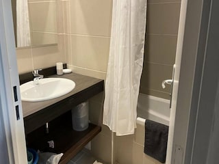 Apartment Gaillagos Features 9