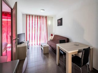 Apartment Saint-Sériès  11