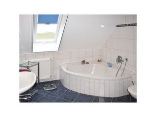 ...und Eckbadewanne!