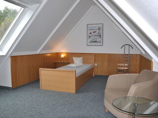 z. B. ein Einzelbett  in der zweiten Dreiraumwohnung,