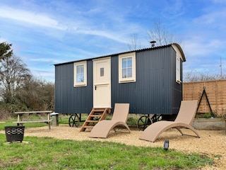 Chalet Buckingham Outdoor Recording 1