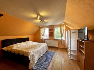 Schlafzimmer 2 mit TV