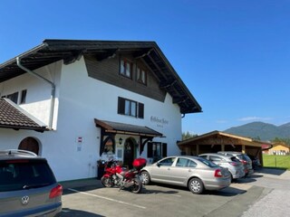Parkplätze vor unserer Haustüre