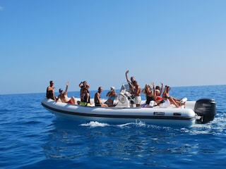 Motorgummibote können gemietet werden